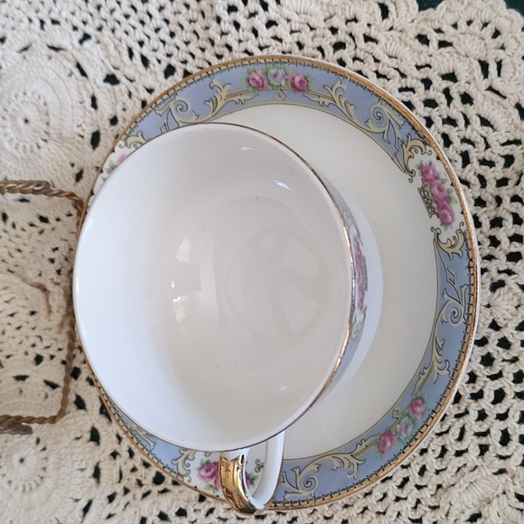 Gorgeous Blue floral porcelain teacup and saucer - Picture 4 of 5